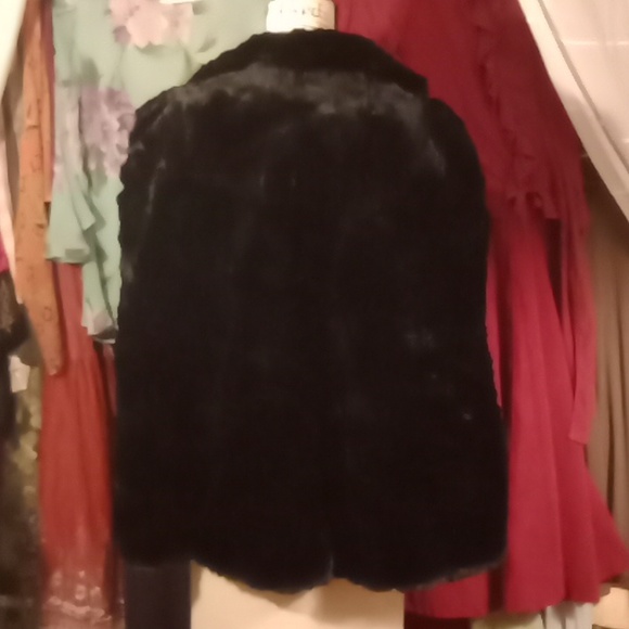 Vintage Fur Cape - Picture 4 of 4